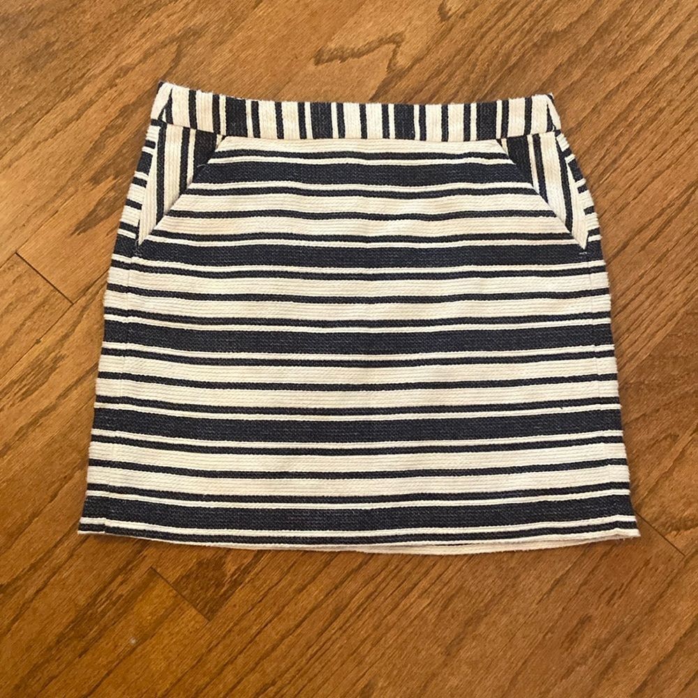 Banana Republic size 10 skirt with lining blue and white striped